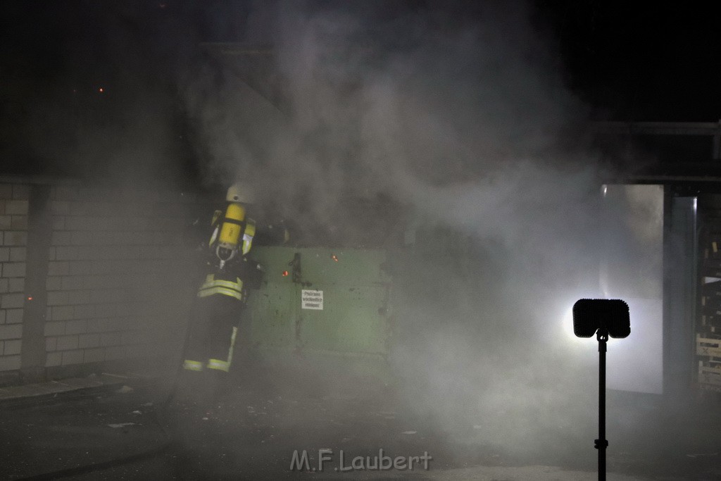 Feuer Papp Presscontainer Koeln Hoehenberg Bochumerstr P065.JPG - Miklos Laubert